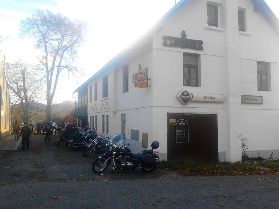 Drevenka Hotel Provodin Kültér fotó